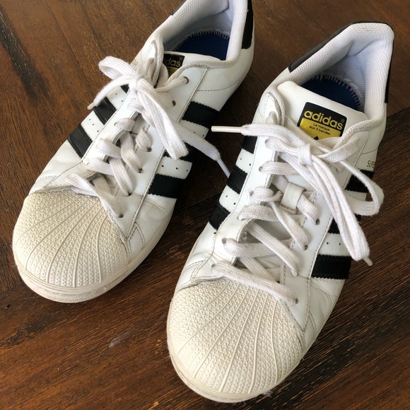 US Size 9 - Women/Men Adidas Superstar White Black - Picture 2 of 6